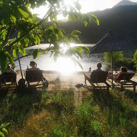 Agroturizem Hotel Vila Franceze Koman エクステリア 写真