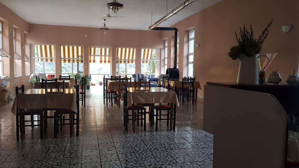 Agroturizem Hotel Vila Franceze Koman エクステリア 写真
