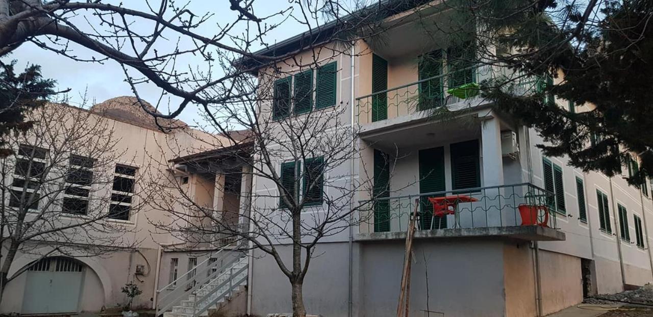 Agroturizem Hotel Vila Franceze Koman エクステリア 写真