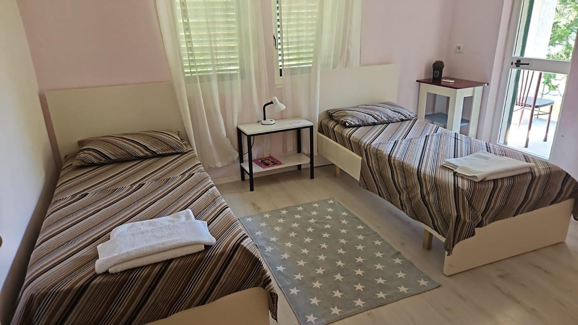 Agroturizem Hotel Vila Franceze Koman エクステリア 写真