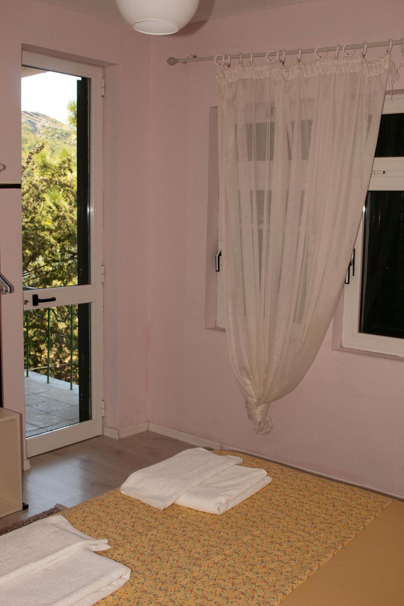 Agroturizem Hotel Vila Franceze Koman エクステリア 写真